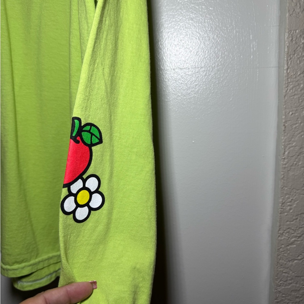 PreLoved Sanrio Long Sleeve Hello Kitty & Apples One Size Fits Like A Large FLAW - Picture 5 of 8